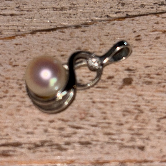 14kt White Gold Freshwater Pearl Diamond pendant - Picture 3 of 8